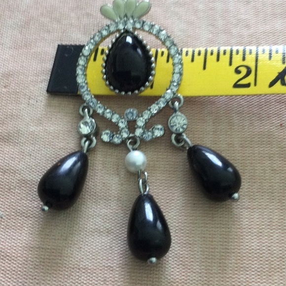 Woman’s Studed Earrings with Rhinestones and Black Beads. Very Elegant - Picture 4 of 5